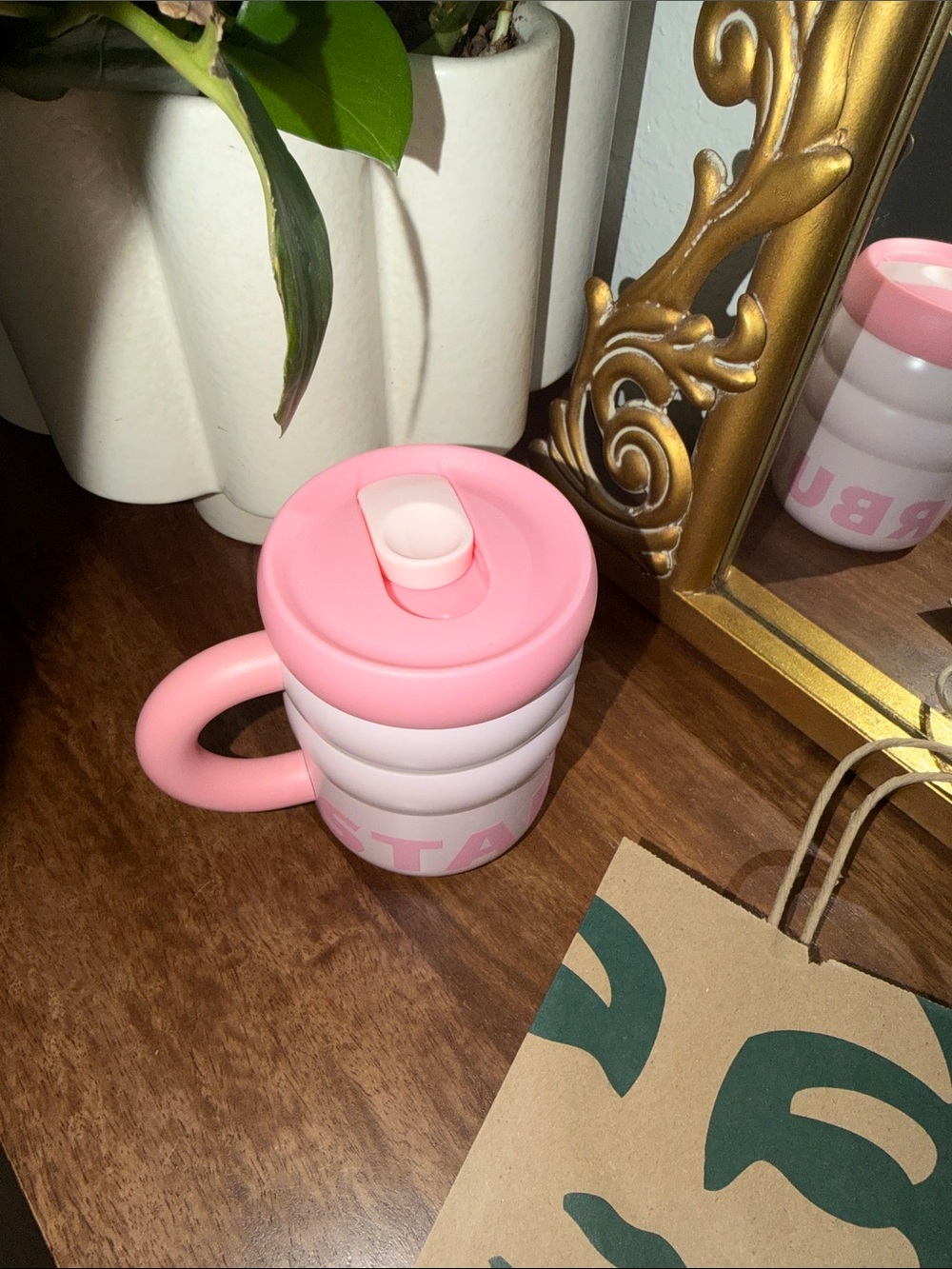 Starbucks pink travel mug - Picture 2 of 5